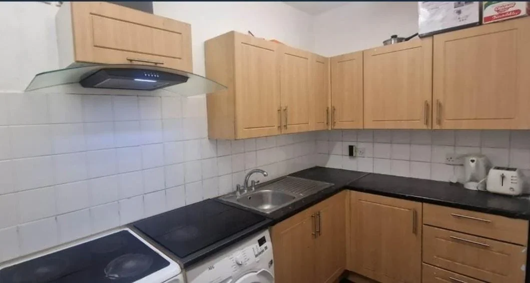 Room Honiton Road in Greater London