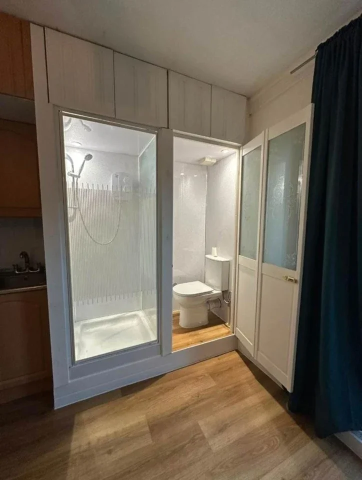 Room Honiton Road in Greater London