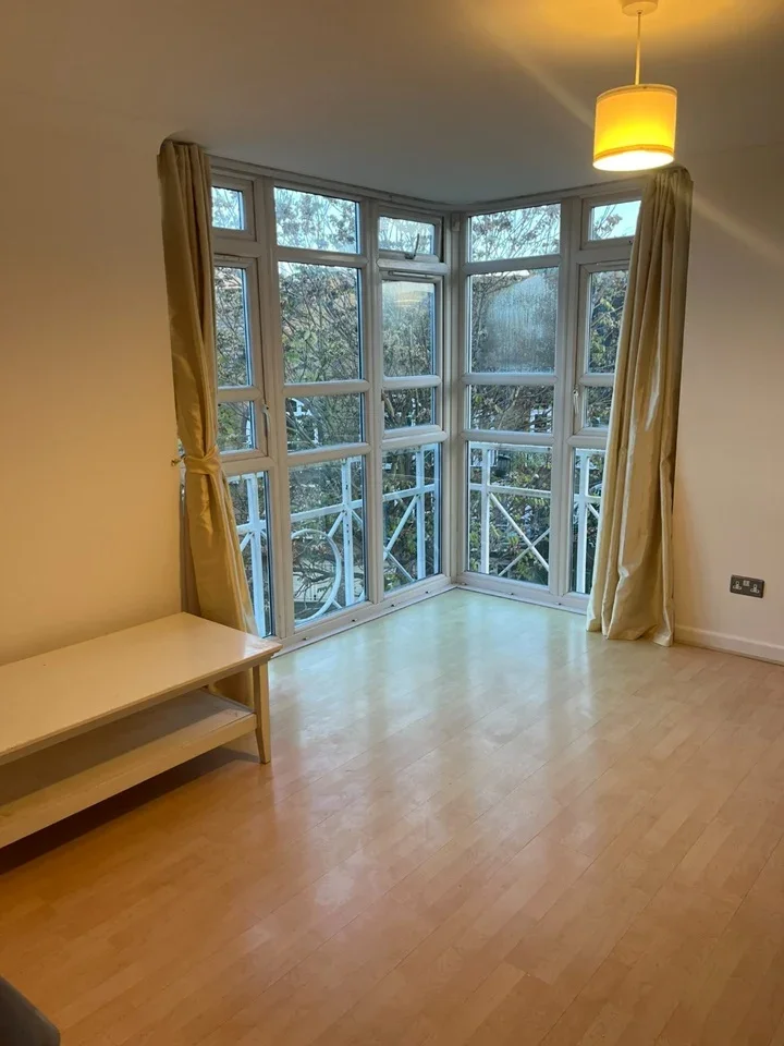 Flat Christopher Close in Greater London