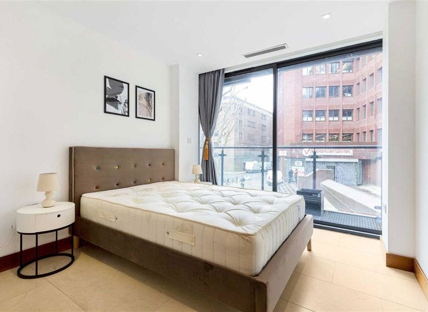 Flat Phoenix Street in Greater London