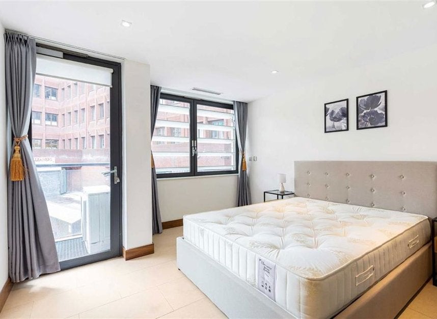Flat Phoenix Street in Greater London