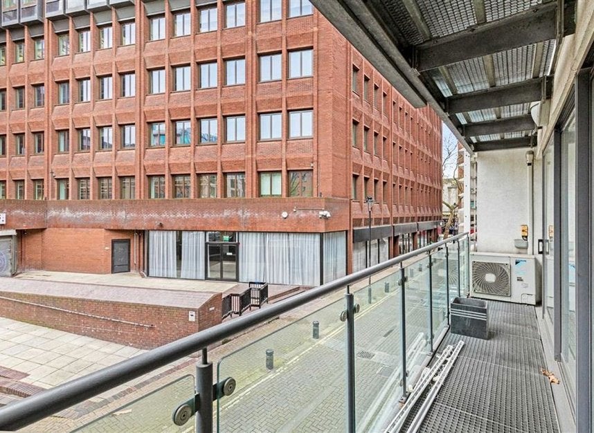 Flat Phoenix Street in Greater London