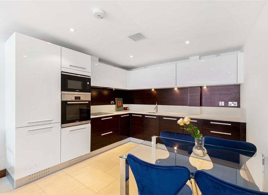 Flat Phoenix Street in Greater London