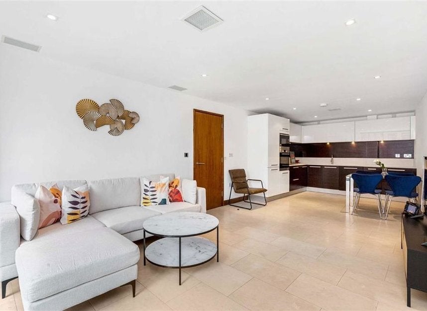 Flat Phoenix Street in Greater London