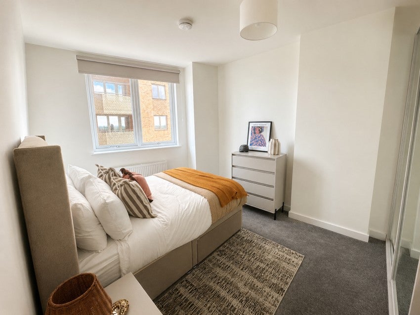 Flat Elmsleigh Road in Borough of Spelthorne