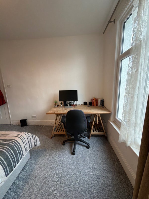Room Stowe Road in Greater London