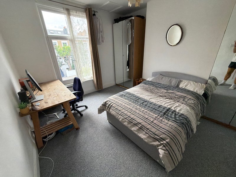 Room Stowe Road in Greater London