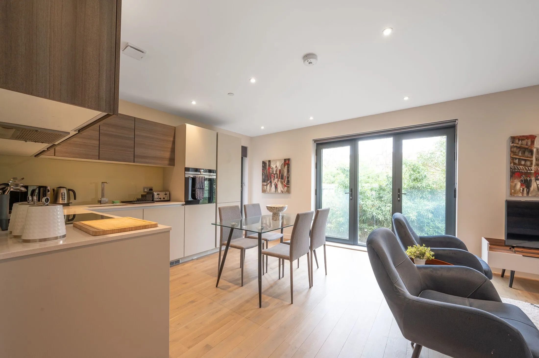Flat Finchley Road in Greater London