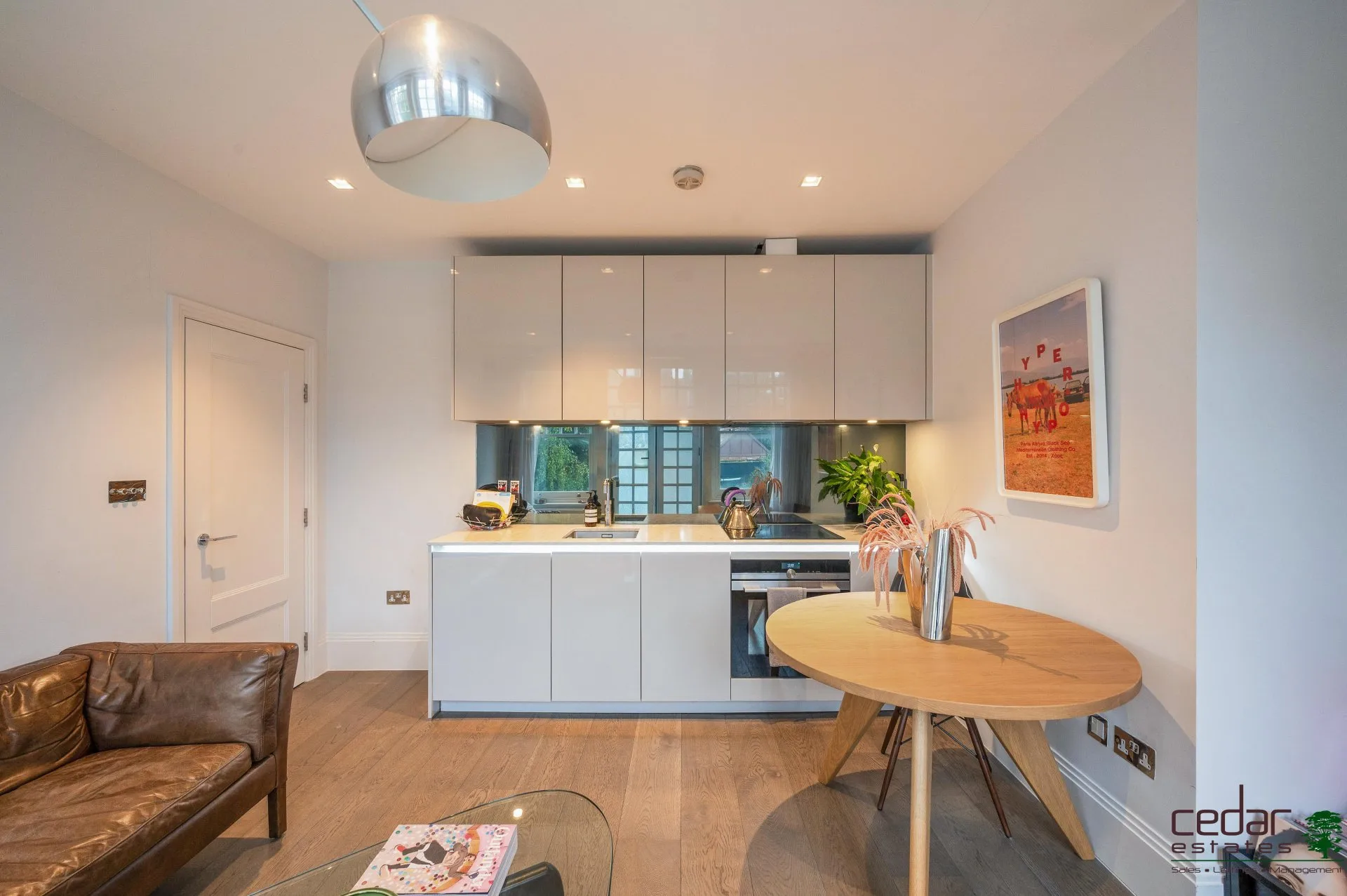 Flat Wellfield Avenue in Greater London