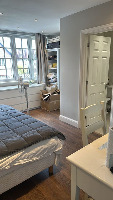 Room Brisbane Avenue in Greater London