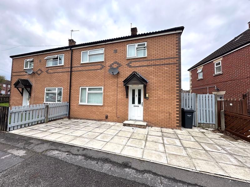 House Woodvale Road in Ellesmere Port