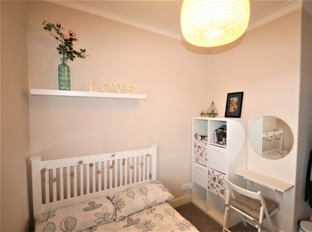 Flat Niddrie Mains Road in City of Edinburgh
