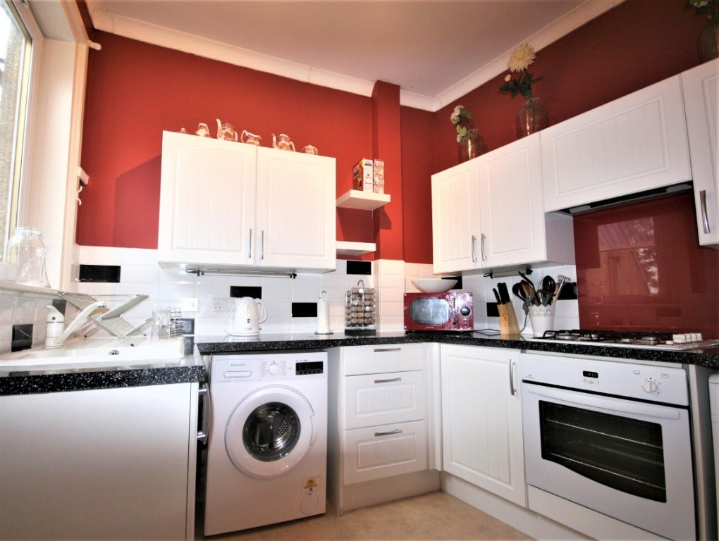 Flat Niddrie Mains Road in City of Edinburgh