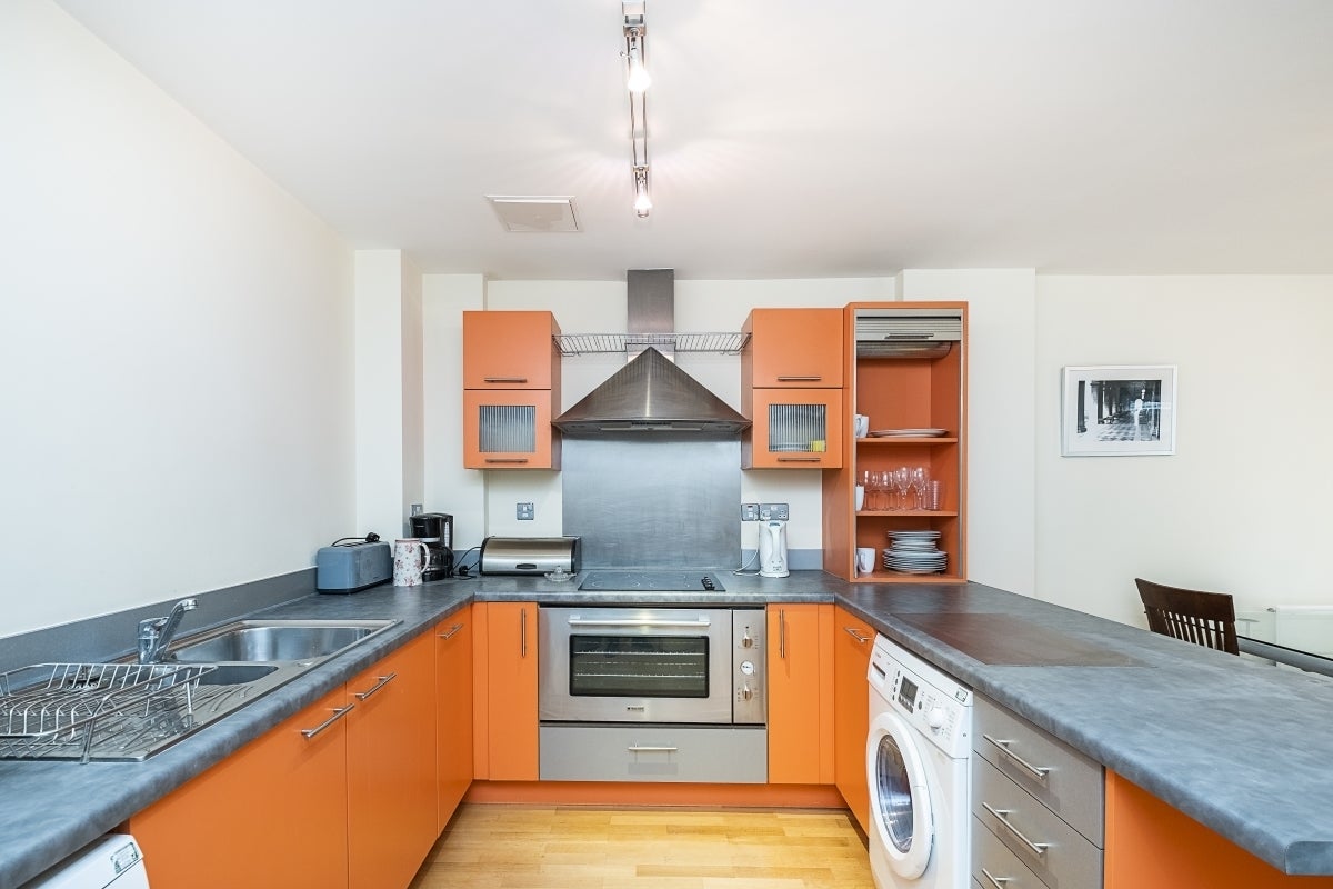 Flat Gainsford Street in Greater London