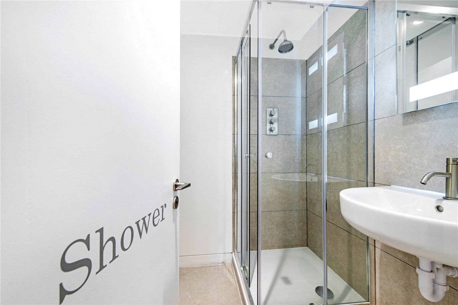 Room Vauxhall Bridge Road in City of Westminster