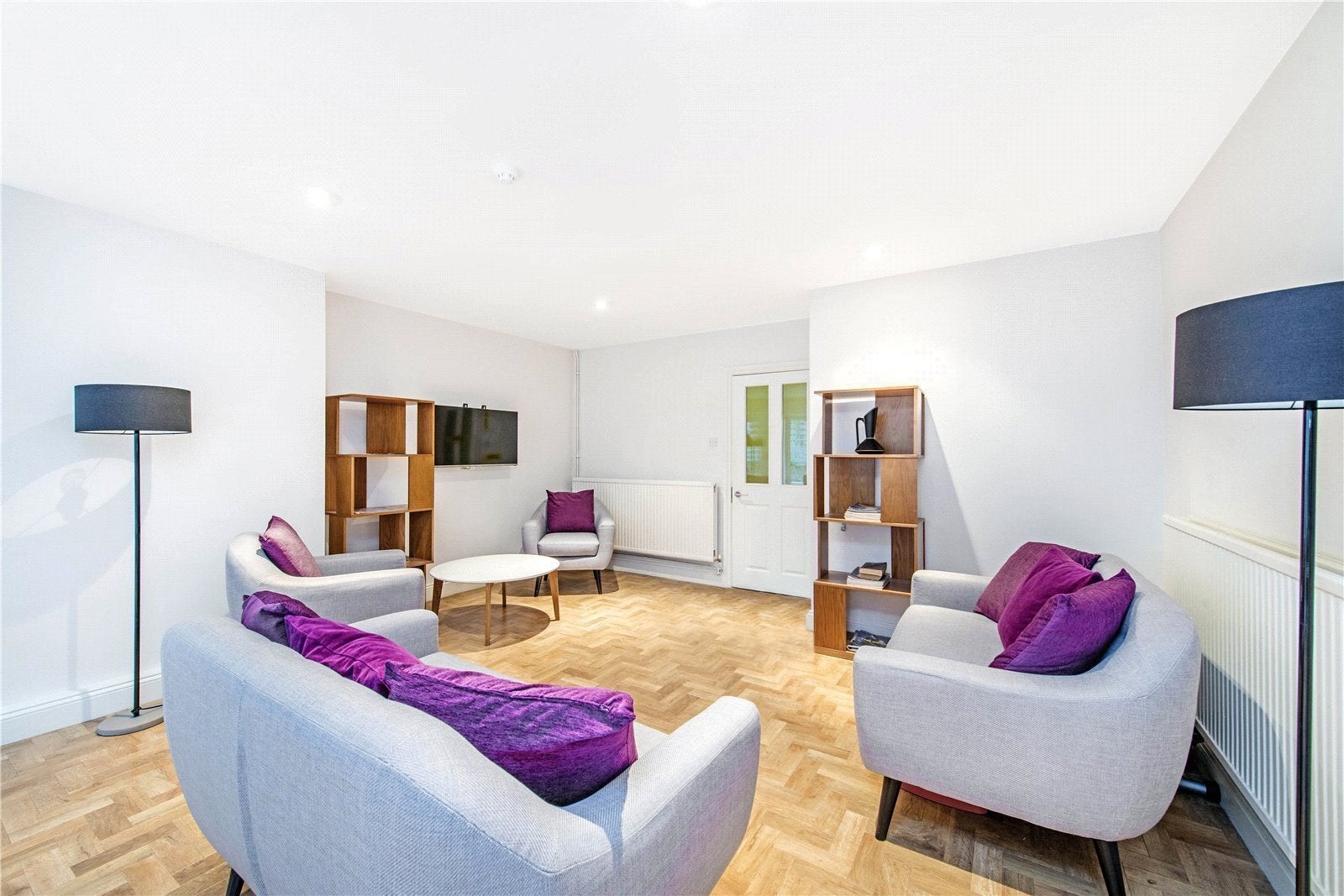 Room Vauxhall Bridge Road in City of Westminster