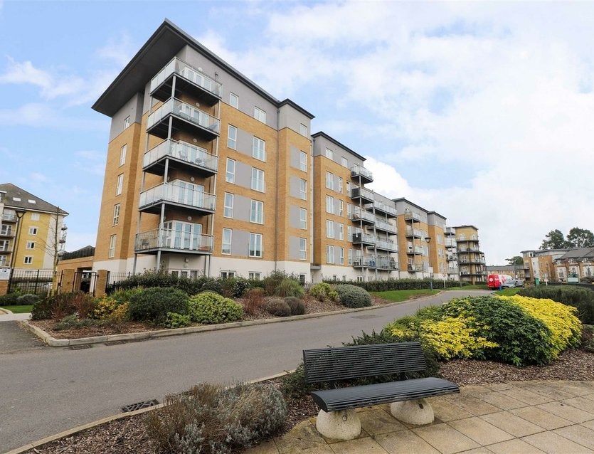 Flat Pennyroyal Drive in Greater London