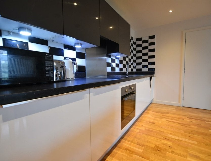 Flat Pennyroyal Drive in Greater London