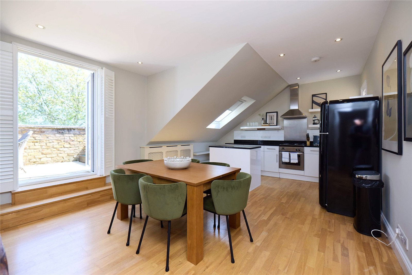 Flat Santos Road in Greater London