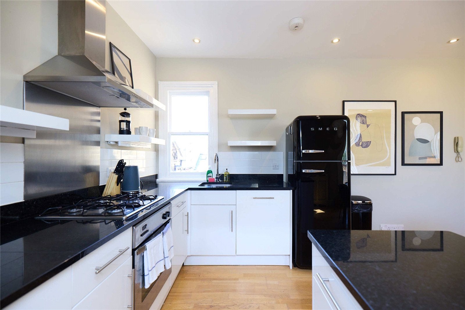 Flat Santos Road in Greater London