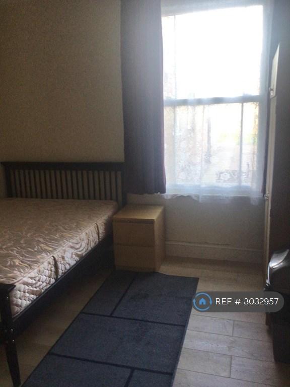 Room Stone Gate in South Holland