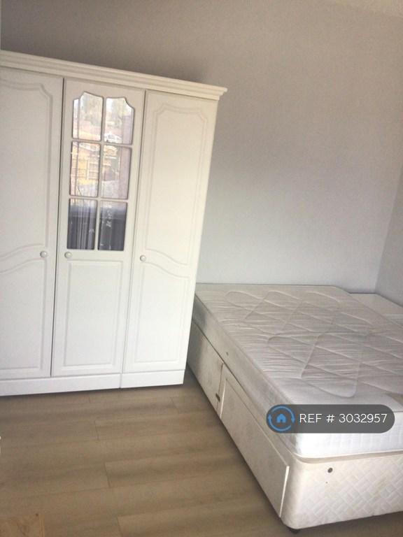 Room Stone Gate in South Holland