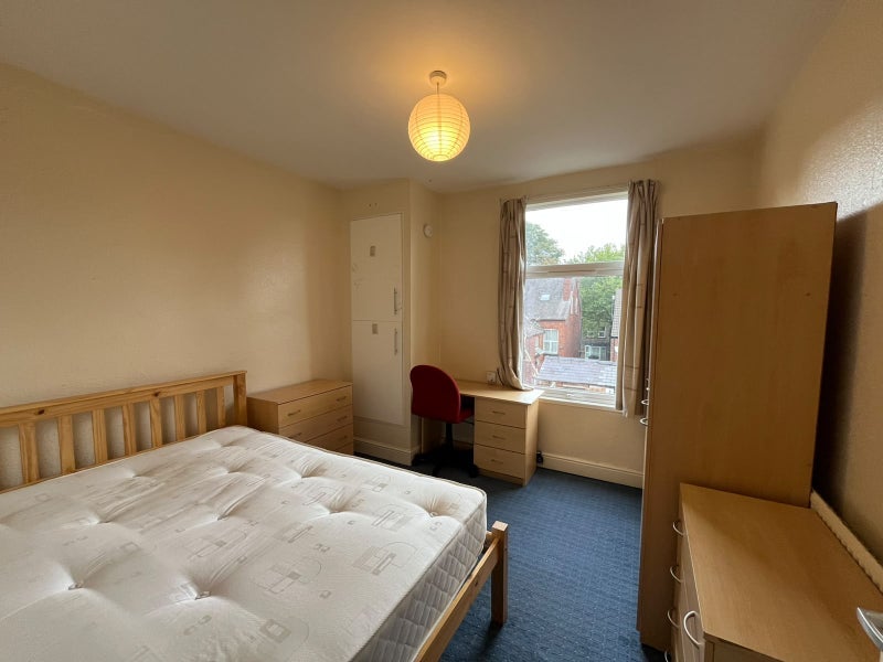Room Springvale Road in Sheffield
