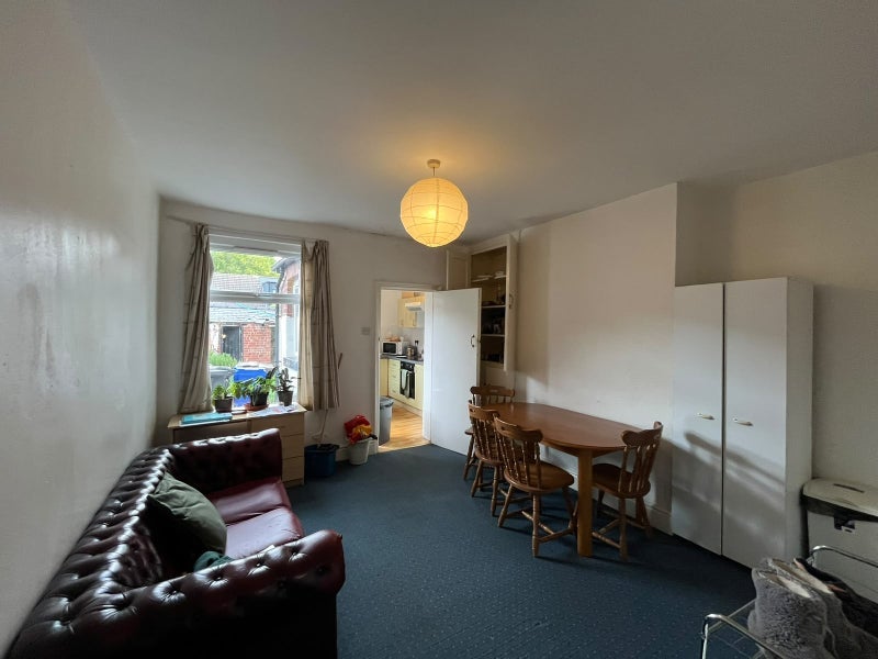 Room Springvale Road in Sheffield
