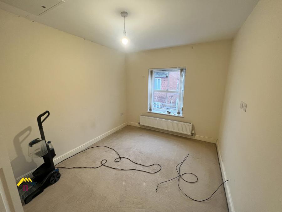 Flat Rainbow Close in Doncaster