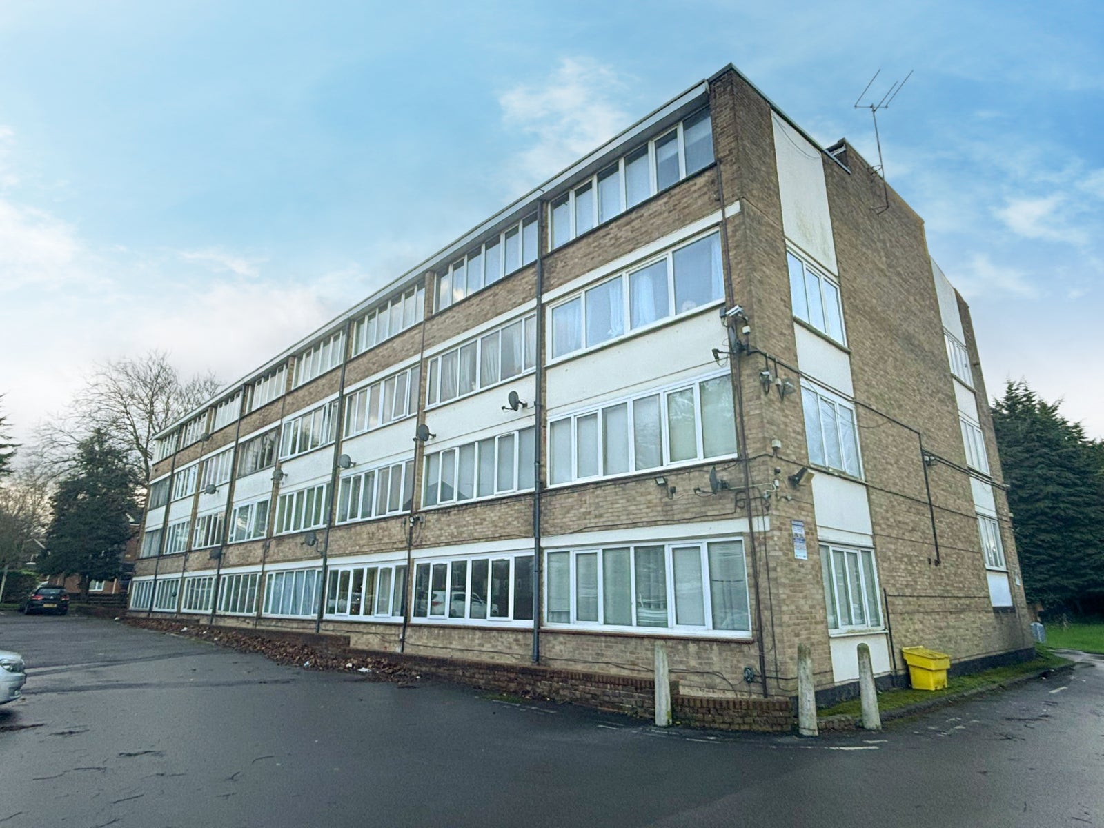 Flat Dunstable Road in Luton