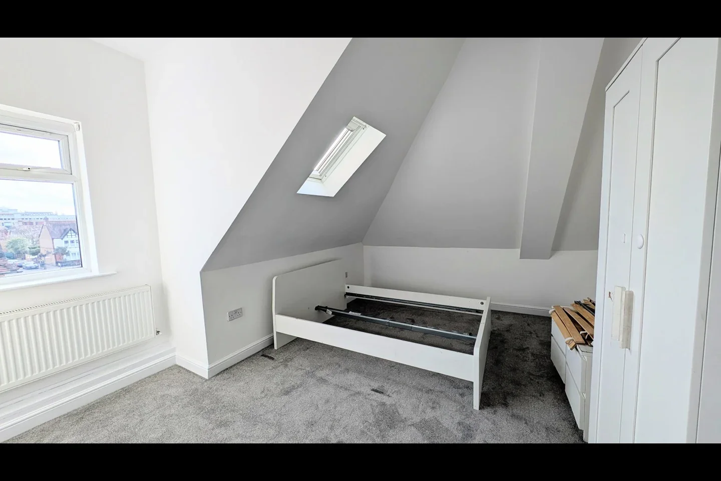 Flat Warrington Road in Greater London