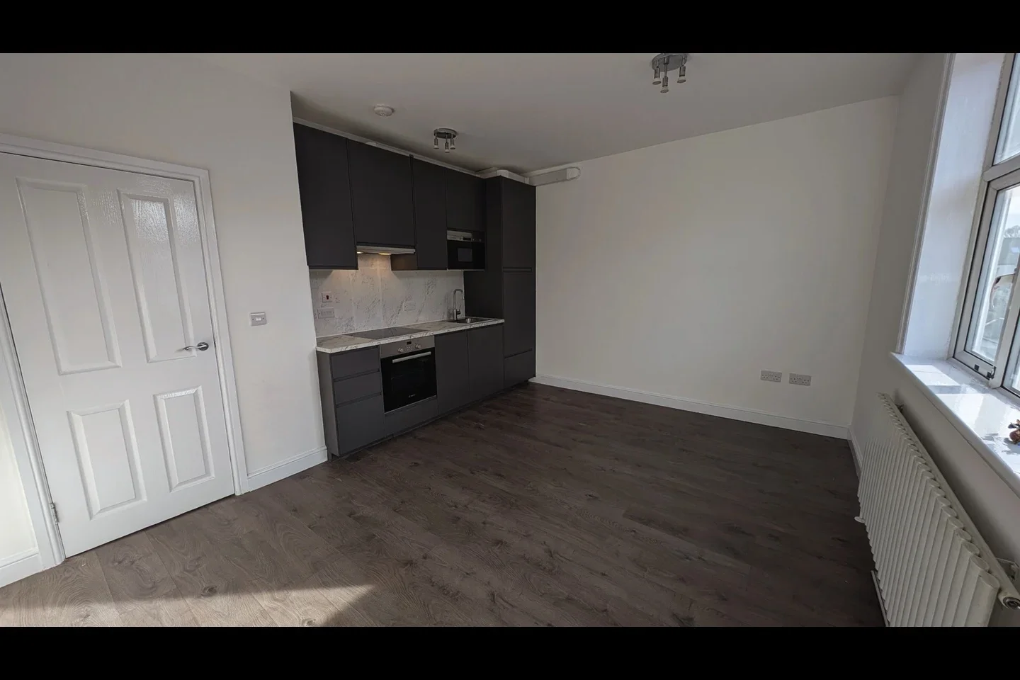 Flat Warrington Road in Greater London