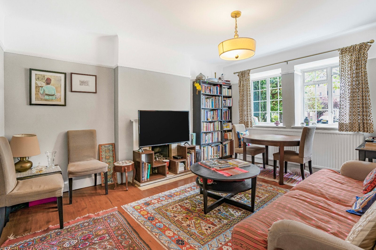 Flat Gloucester Court in Greater London