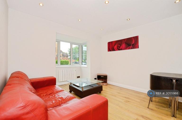 Flat Conifer Way in Greater London