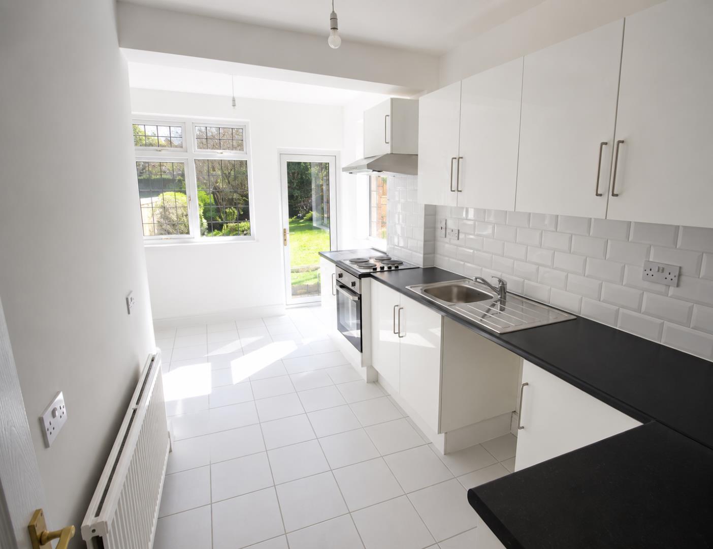 Flat Esher Road in Elmbridge