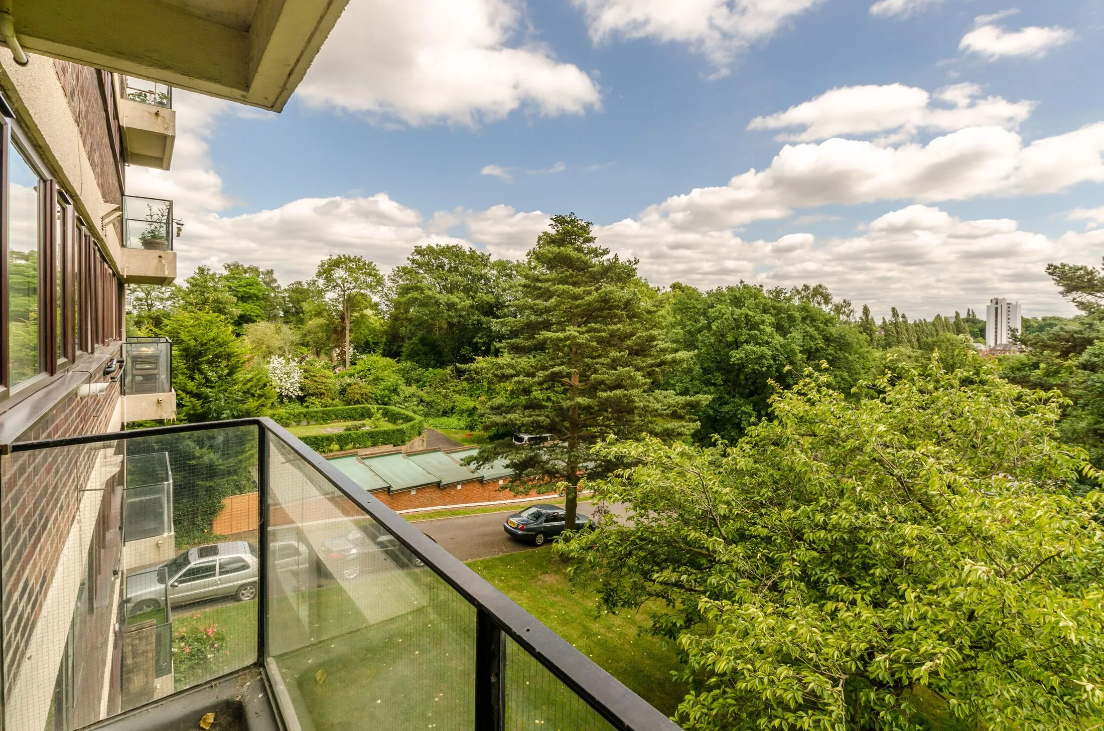Flat Shepherds Hill in Greater London