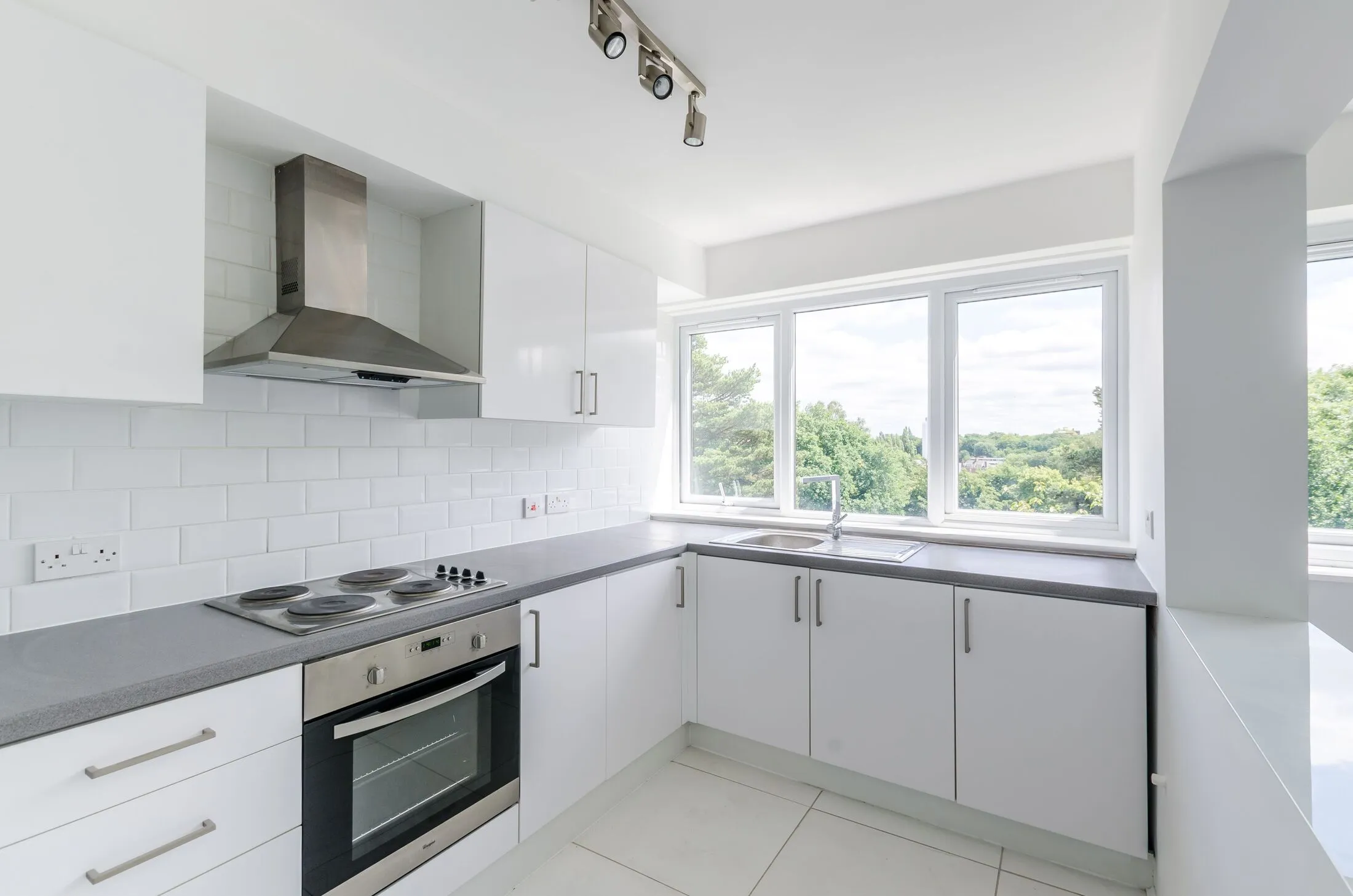 Flat Shepherds Hill in Greater London