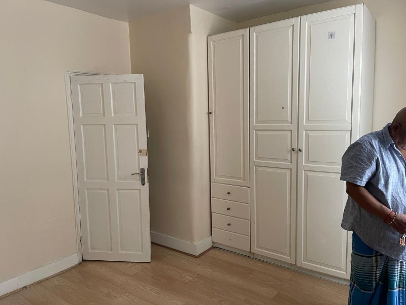Room Kempton Road in Greater London