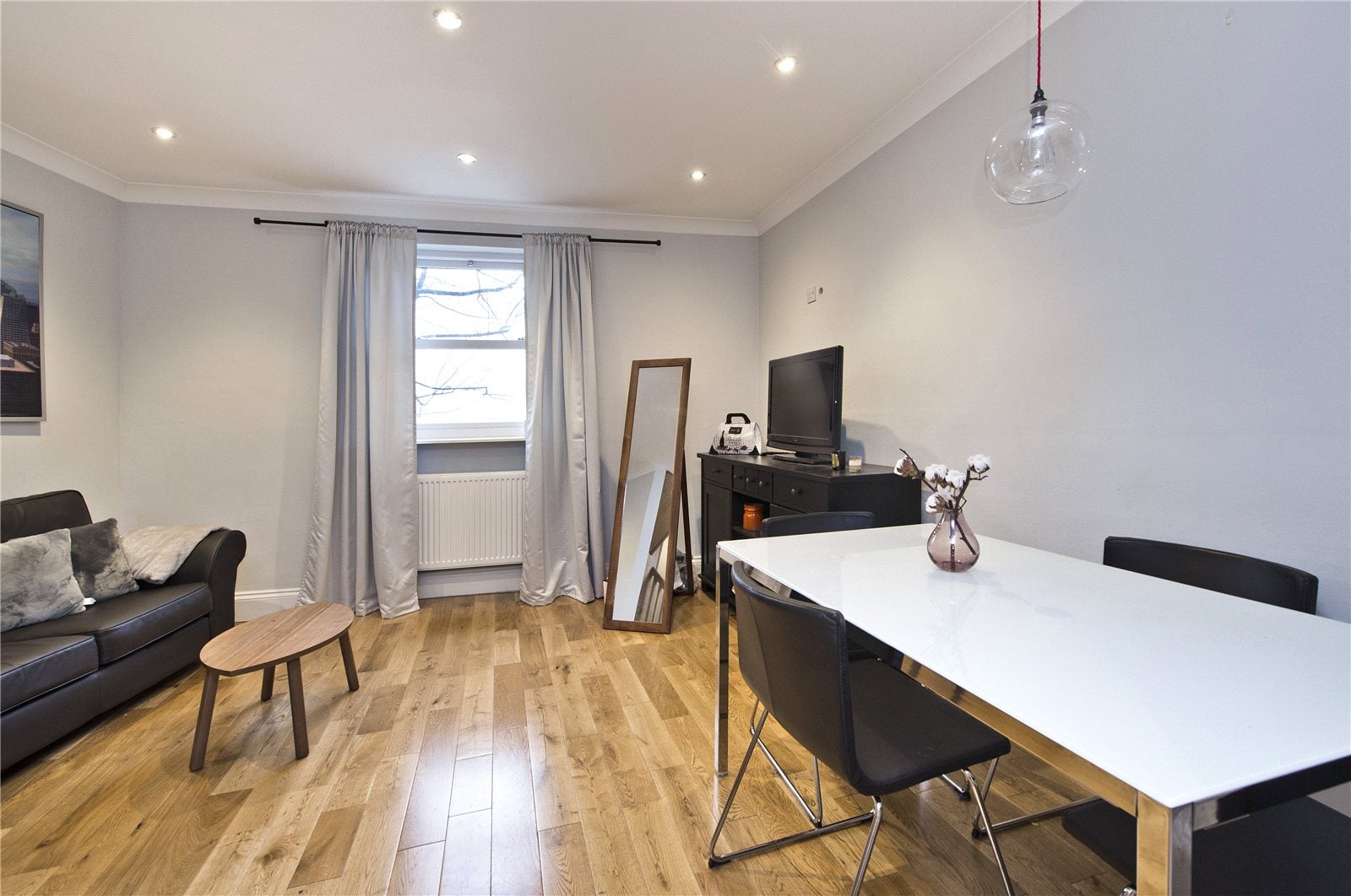 Flat Old Brompton Road in Greater London