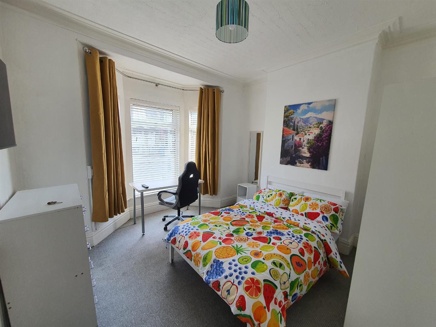 Room Falmouth Street in Hull