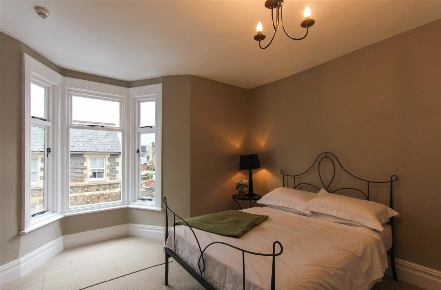 Flat Ninian Road in Cardiff