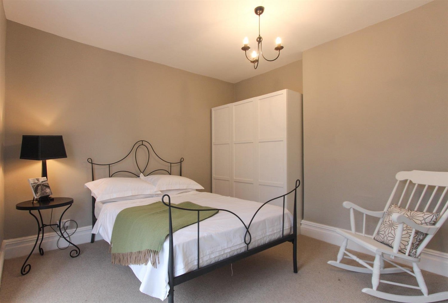 Flat Ninian Road in Cardiff