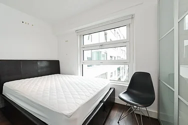 Flat Empire Square South in Greater London