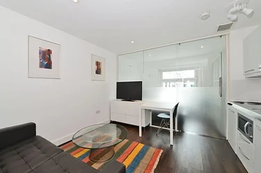 Flat Empire Square South in Greater London