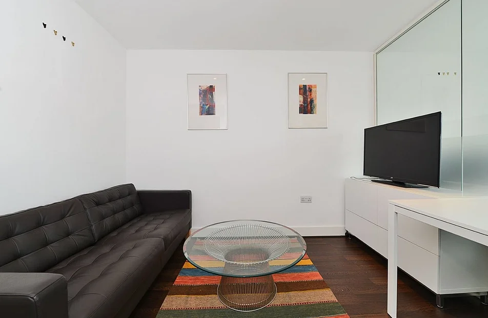 Flat Empire Square South in Greater London