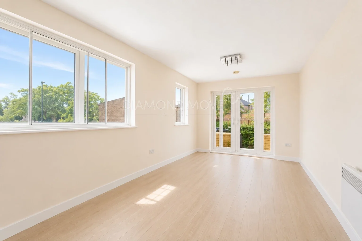 Flat Blackthorn Court in London