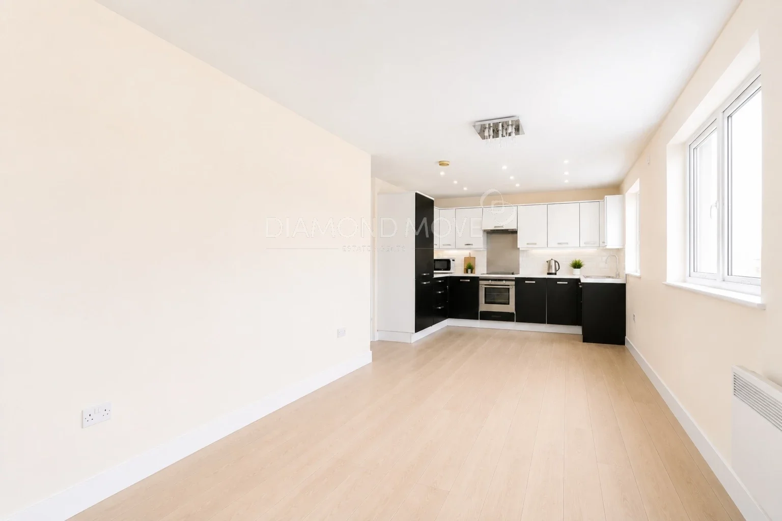 Flat Blackthorn Court in London