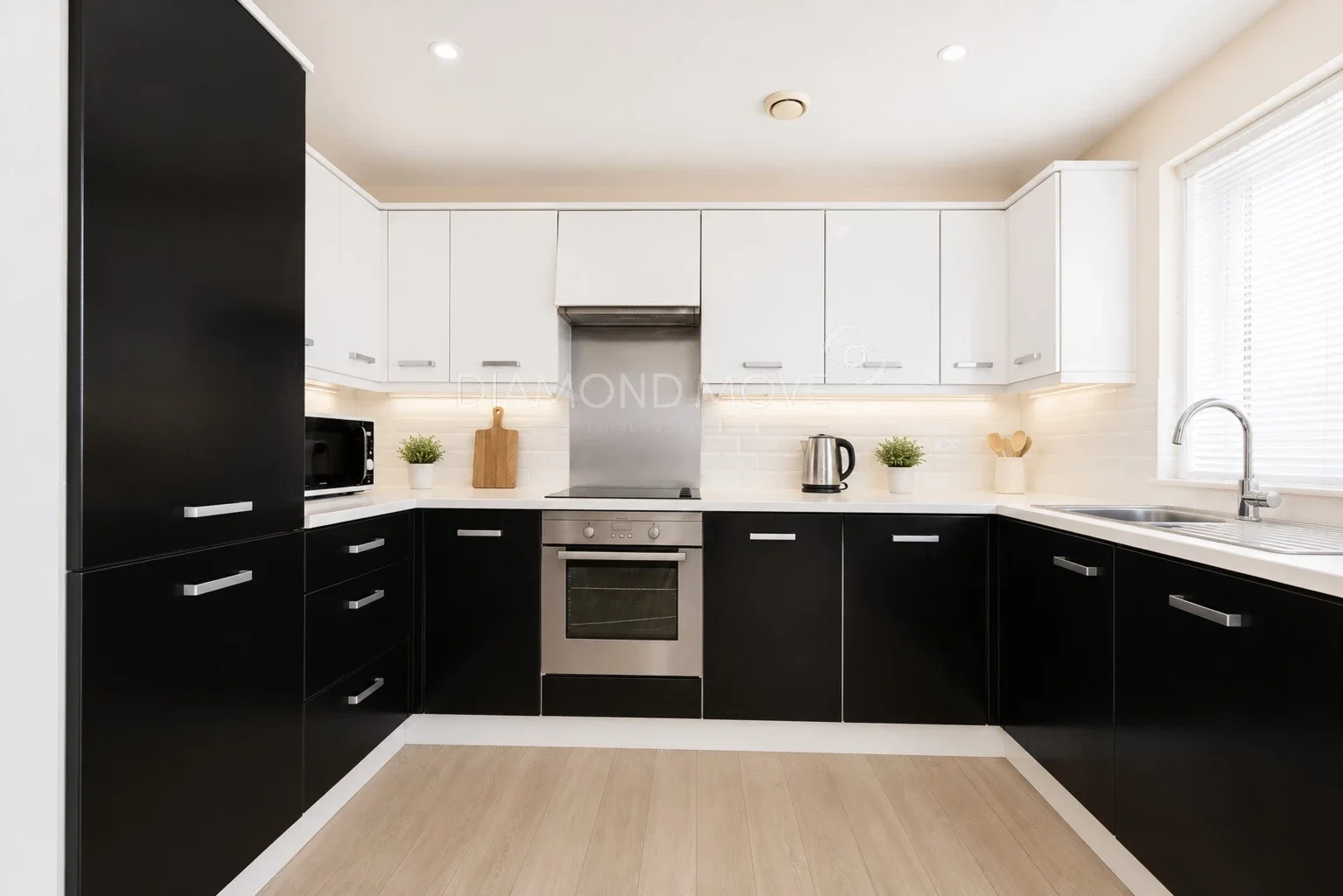 Flat Blackthorn Court in London