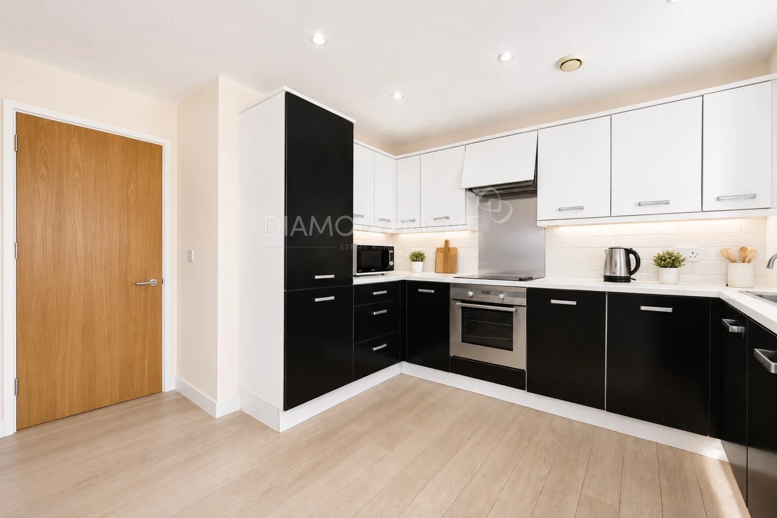 Flat Blackthorn Court in London
