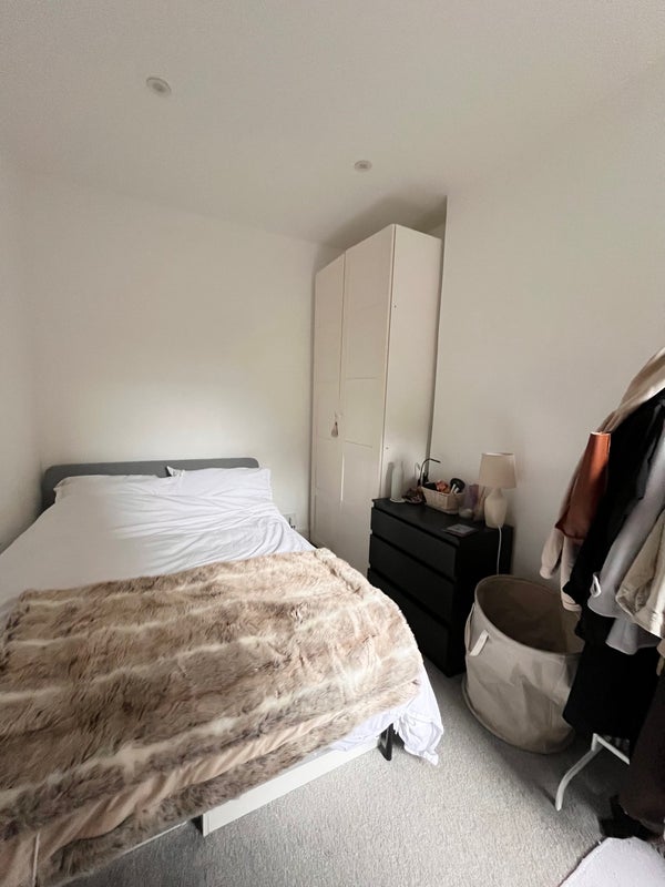 Flat Gambole Road in Greater London